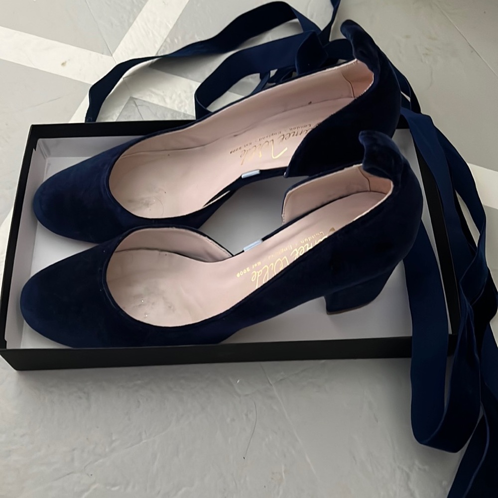 Harriet wilde get mid midnight. Blue velvet block heels.